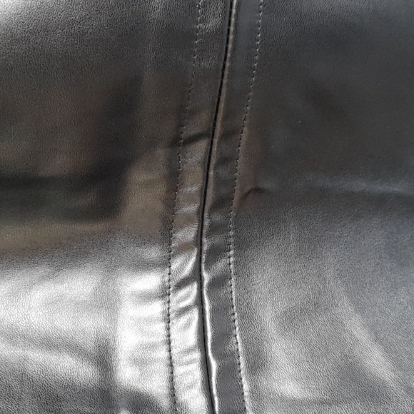H. HALSTON BLACK FAUX LEATHER MIDI SKIRT . SIZE MEDIUM . - Picture 6 of 6